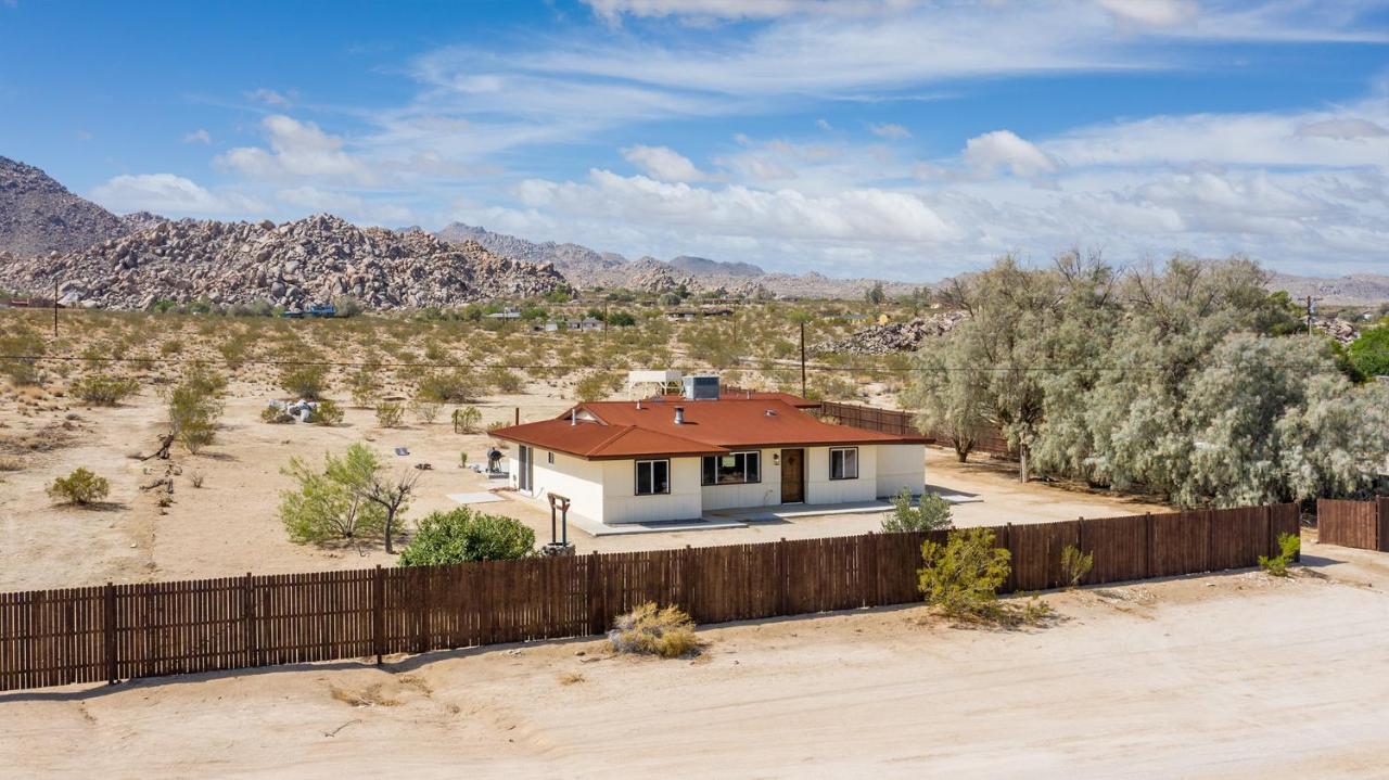 @ Marbella Lane - The Moon Designer Home Right Behind The Jtnp ジョシュア・ツリー エクステリア 写真